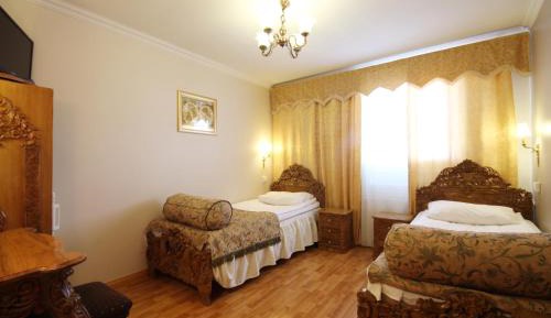 Twin Room with Private Bathroom and Toilet