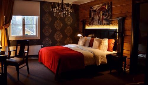 Twin Room with Shared Bathroom