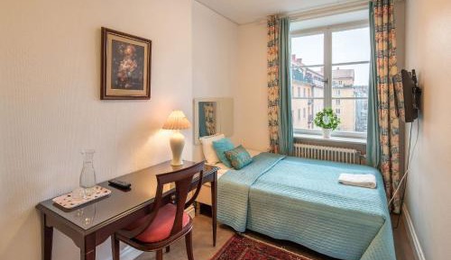 Small Double Room with Shared Bathroom