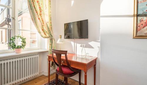 Single Room with Shared Bathroom