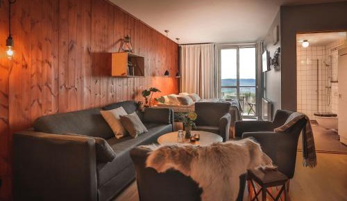 Deluxe Family Room