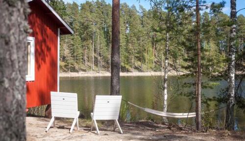 One-Bedroom Chalet with Shared Bathroom