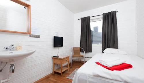Budget Single Room with Shared Bathroom
