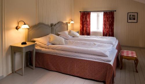 Single Room with Shared Bathroom