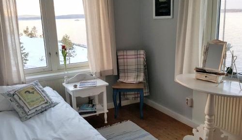 Single Room with Shared Toilet