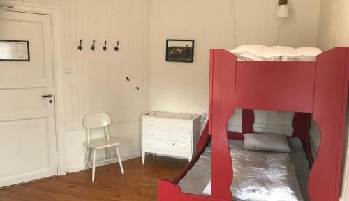 Family Room with Shared Bathroom #9