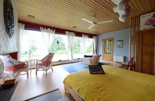 Skillingaryd House | Villa "Lilla Sjöbo" with a view of the water