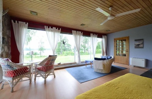 Skillingaryd House | Villa "Lilla Sjöbo" with a view of the water