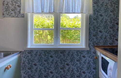 Gallo Cottage | Cozy escape in serene Jämtland, near Gällö and Revsundssjön Lake. Nature retreat