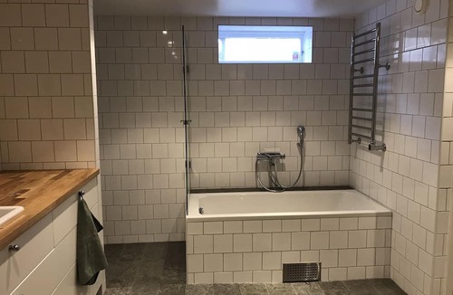 Stureby Villa | Familjevilla med Uppvärmd Pool, 15 min Från Stockholms Centrum