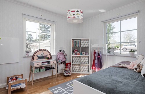 Vega House | Spacious accommodation near Stockholm with heated pool | SE13013
