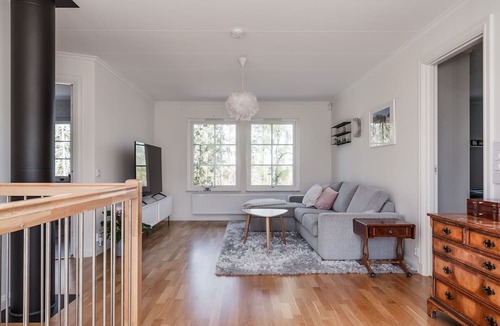 Vega House | Spacious accommodation near Stockholm with heated pool | SE13013