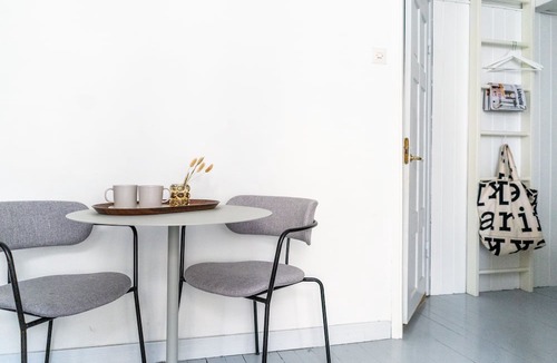Ullanlinna Apartment | Central studio with spacious bathroom