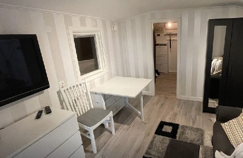 Gustavsvik House | House Close to Beach and Sea in Nacka