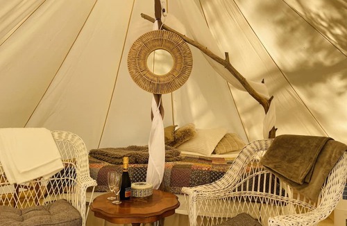 Mariefred Cabin | Tent Romantica, a b&b in a Luxury Glamping Style