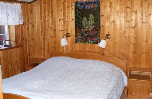 Mora House | Cozy timber lodge on a huge lake property