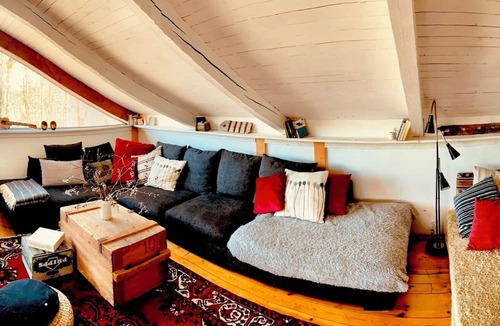 Stjarnsund House | Romantic Spa Villa With Fireplace by the Lake