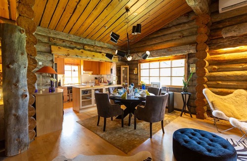 Saariselka Apartment | Kuukkeli Log Houses Teerenpesä - Premium Suite A48