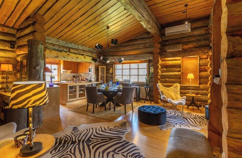 Saariselka Apartment | Kuukkeli Log Houses Teerenpesä - Premium Suite A48
