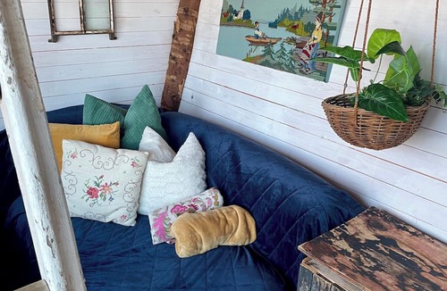 Stjarnsund House | Romantic Cabin Right on the Lake With Fire Place