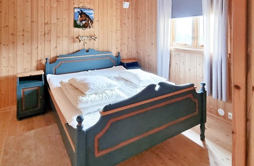 Orsta House | 8 person holiday home in ØRSTA/BRUNGOT