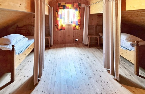 Orsta House | 8 person holiday home in ØRSTA/BRUNGOT