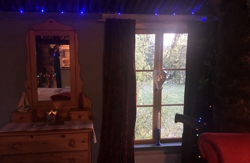 Avesta House | Treehouse Magpies Nest With Bubble Pool