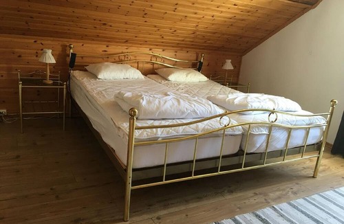 Sexdrega House | Charming wooden house with own rowing boat
