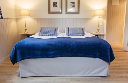 Stora Mellosa Hotel | Katrinelund Gästgiveri & Sjökrog