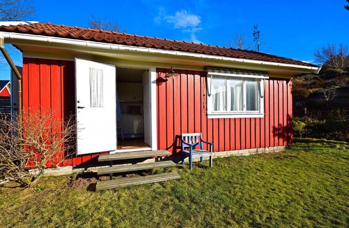 Halleviksstrand Ski Chalet | Two charming red cottages in Hälleviksstrand | SE09133