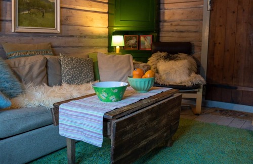Storen Cabin | Cozy Cabin Retreat in Scenic Valley, E6 South of Trondheim