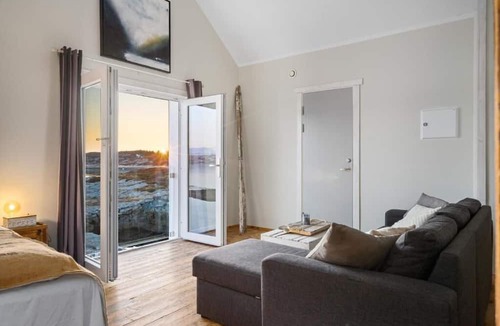 Averoy Municipality House | Sveggvika Guesthouse