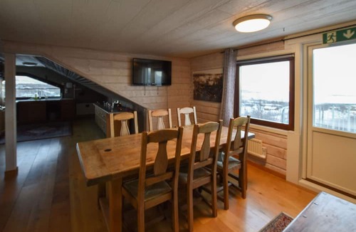 Abisko Hotel | Abisko Guesthouse & Activities