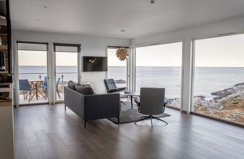 Heroy Cottage | Runde Panorama - Highlight View