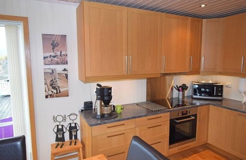 Farsund House | Holiday home "Lyngsvag" on Lyngsvagfjorden near Farsund -Spind, southern Norway, in an exceptionally beautiful location, Internet WLAN, 120 m² living space, sunny and sheltered holiday spot on the Farsund archipelago, chic furnishings, 3 bedrooms.
