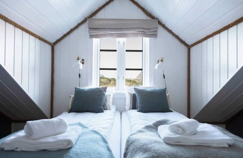 Afjord Apartment | Boathouse apartment with sea view, Floating sauna, floating garden and bbq (nr2)