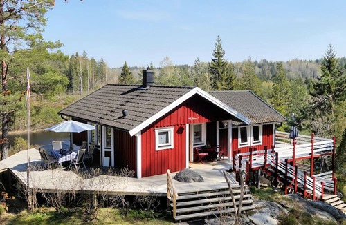 Tived Apartment | Holiday home by the lake