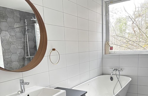 Danderyd House | Lyxig Villa med Fantastisk Sjöutsikt - 15 Minuter Från Centrum