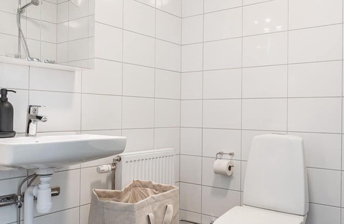 Notviken Apartment | Consultant's Luleå Hub: Work & Rest