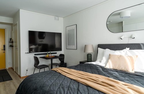 Notviken Apartment | Consultant's Luleå Hub: Work & Rest