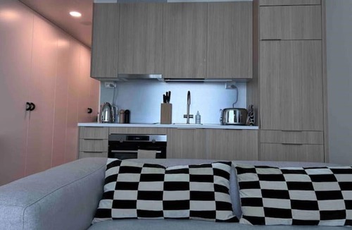 Kallio Apartment | Modern, stylish 14th floor studio