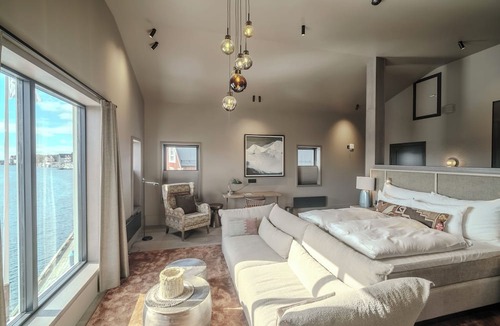 Henningsvaer Hotel | Henningsvær Bryggehotell - by Classic Norway Hotels