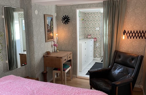 Enskede Apartment | Cosy basement flat in the heart of Tallkrogen - your perfect Stockholm oasis