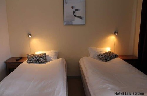 Byjorden-Nibbles- Backe Hotel | Stationshusets Hotell och Café