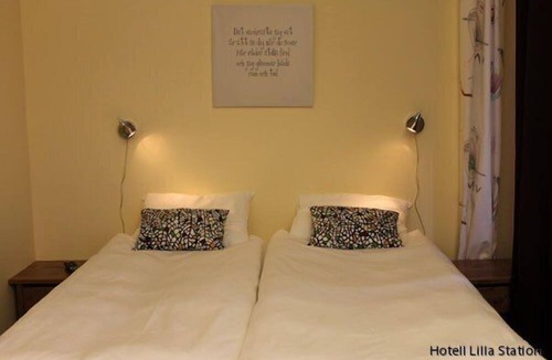 Byjorden-Nibbles- Backe Hotel | Stationshusets Hotell och Café