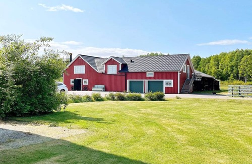 Sorbo House | 8 person holiday home in BRÅLANDA-By Traum