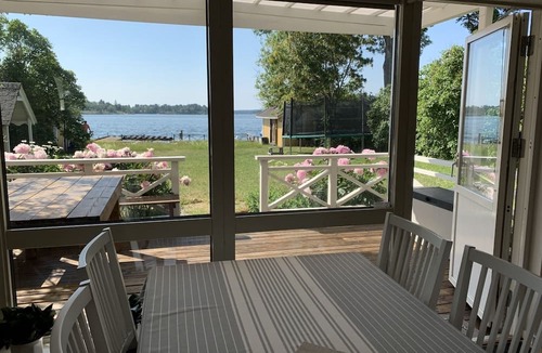 Vaxholm Apartment | Fantastic holiday home right by the sea on Vaxholm