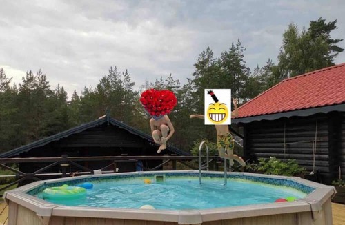 Karlstad Ski Chalet | Timber cottage 1/2 with Jacuzzi close to the Vänern