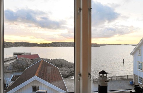 Skaerhamn House | Panoramic Sea Views in Skarhamn-By Traum