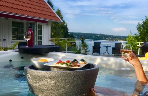 Lugnvik Apartment | Cozy studio apartment lovely seaview & private sauna